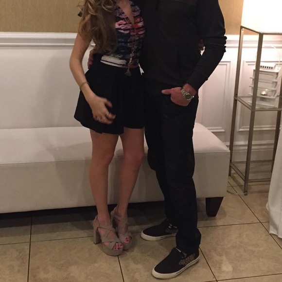 Short romper - Picture 2 of 2